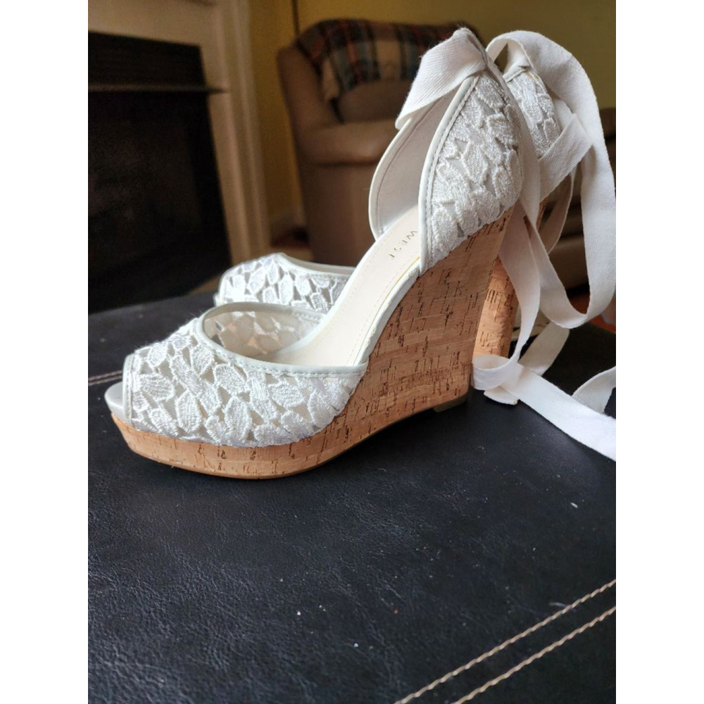 Women's Nine West White Lace Wedge Heel Shoes Size 7.5 NEW - Picture 4 of 7